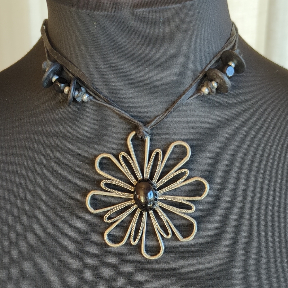 Elegant Black and Silver Flower Necklace